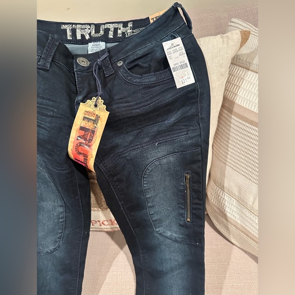 Truth - Picture 7 of 10